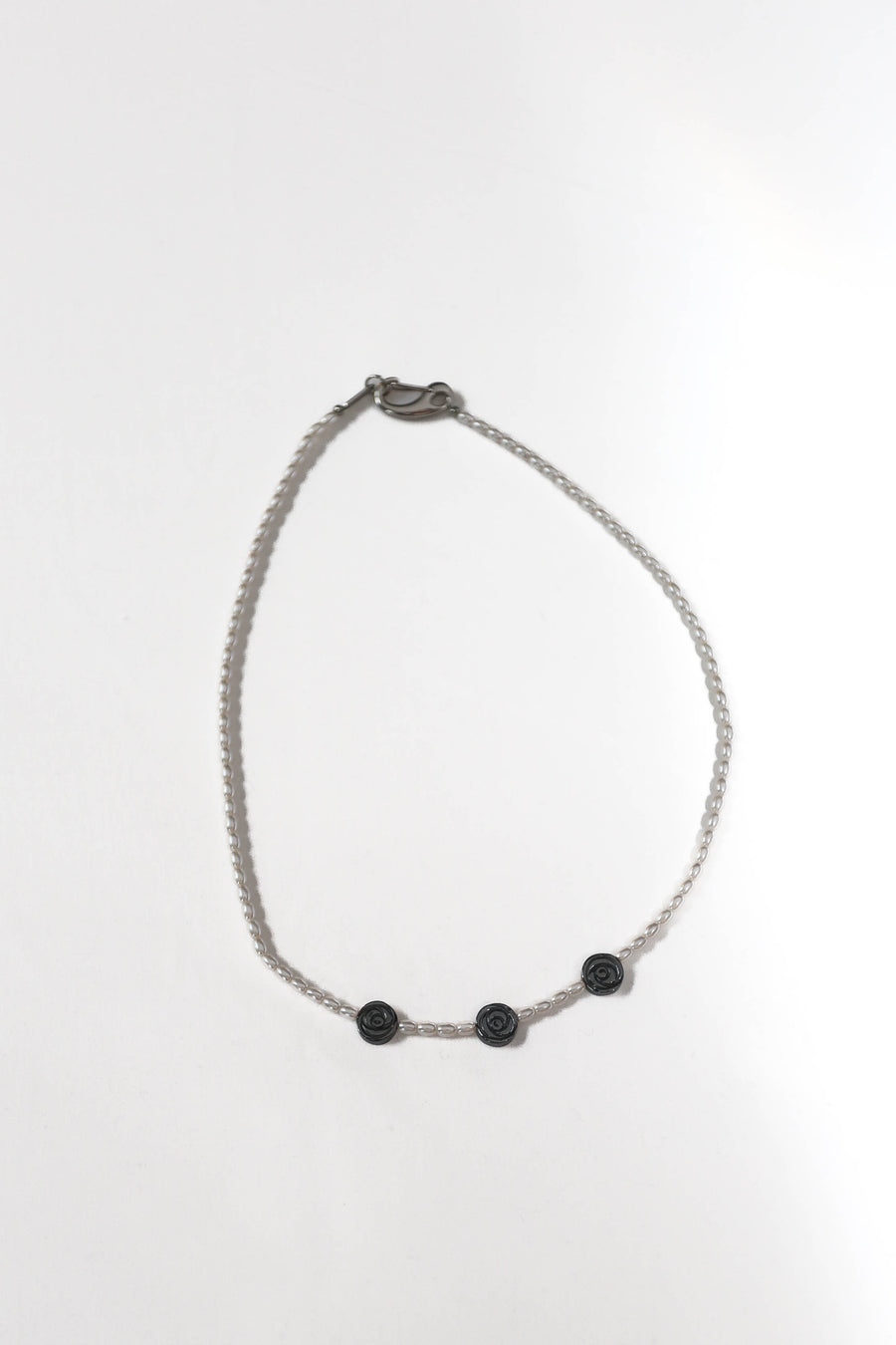 Le Collier Rose Noir